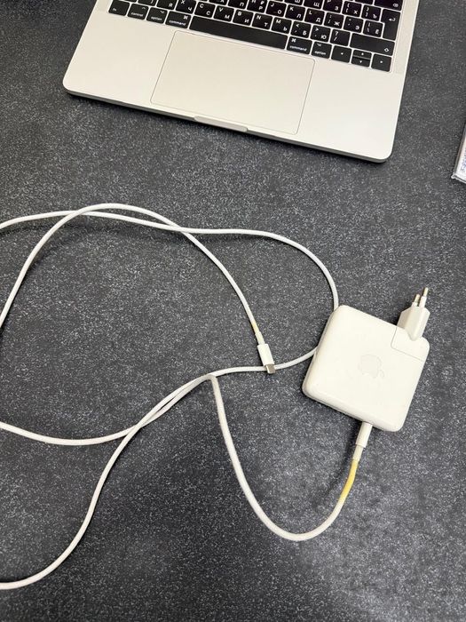 MacBook Pro 13' 2017 i5 8 gb SSD 128 gb