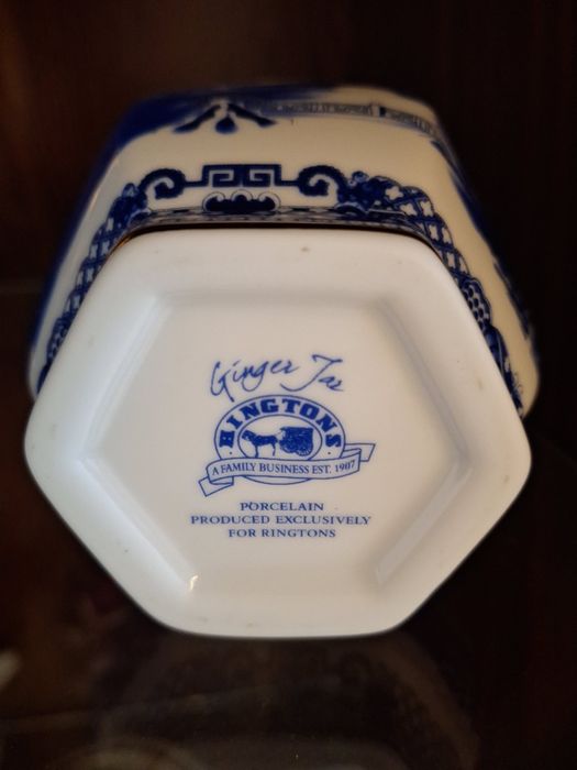 Продавам порцеланови винтидж съд за чай