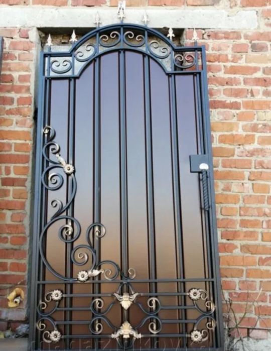 Ворота.калитка. Кованые ворота. Забор.