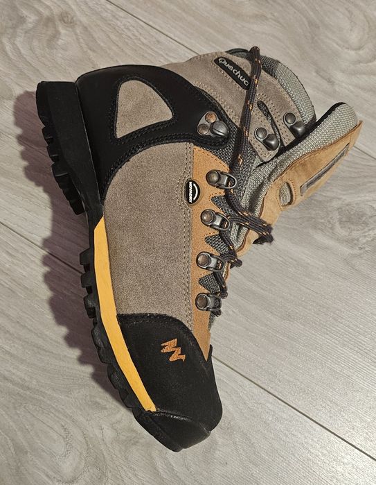 Bocanci de dama pt munte Quechua Forclaz marime 37