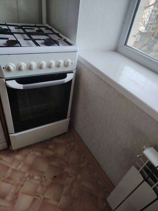 Продам газ плиту