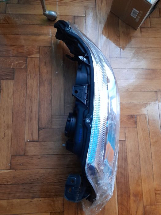 Фар за Рено Лагуна-Нов и 3 бр. СД-та