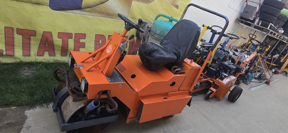 Inchiriez cilindru compactor