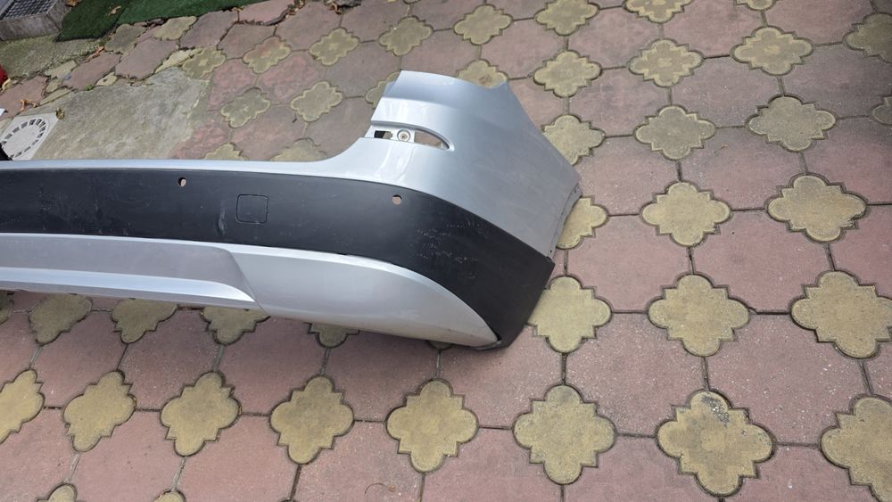 vinzari  auto . bara spate aproape perfecta . originala BMW
