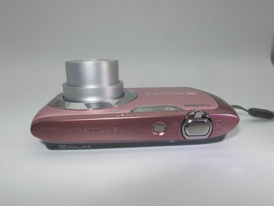 Casio EX X370 улта компактен цифров фотапарат, дигитална камера розов цвят, като НОВА, пълен комплект, тествана и работи отлично!