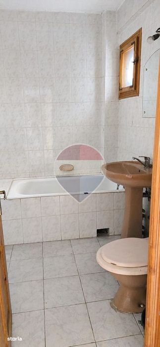 Apartament de vanzare/ 3 camere 2 bai/ str Granicerului Radauti