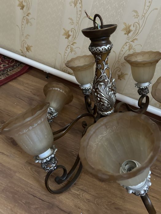 Продам люстру для зала