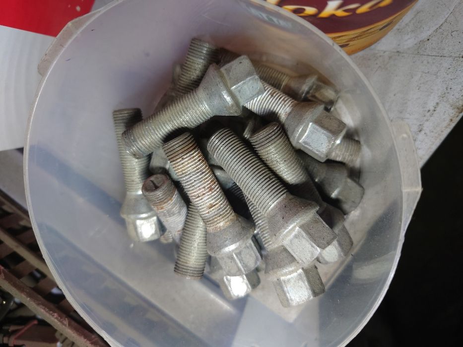 БМВ Болтове секрети за джанти болт BMW е46 е53 е70 секретни секрет **