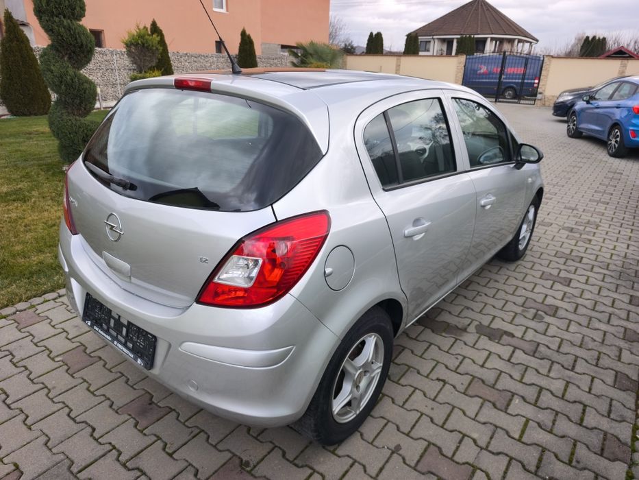 Opel Corsa 1.2 benzină