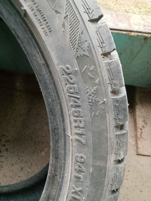 Зимние шины  225/45/17