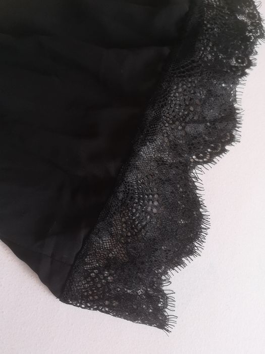 черна елегантна рокля