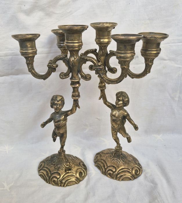 Pereche două sfeșnice vechi din bronz cu Îngeri Heruvimi, cu 3 posturi, fabricat in Franța, 30cm.