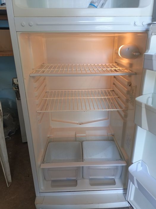 Продается холодильник индезит