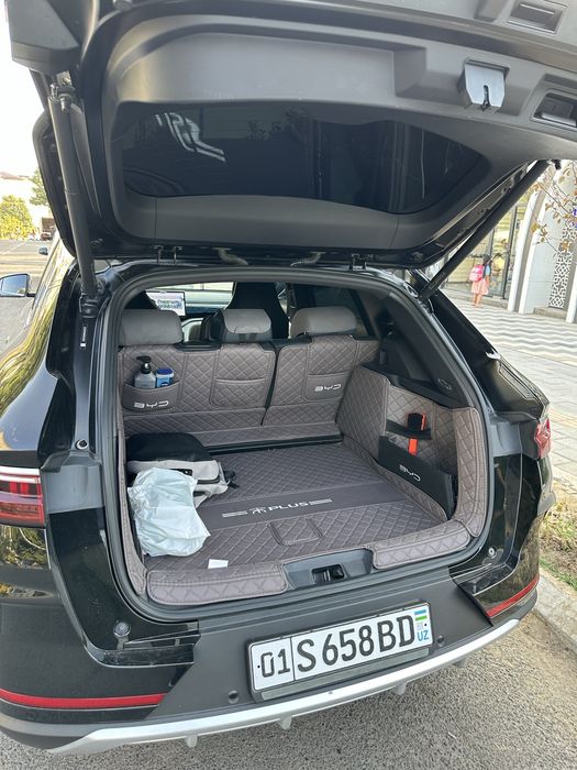 BYD song plus Flagship