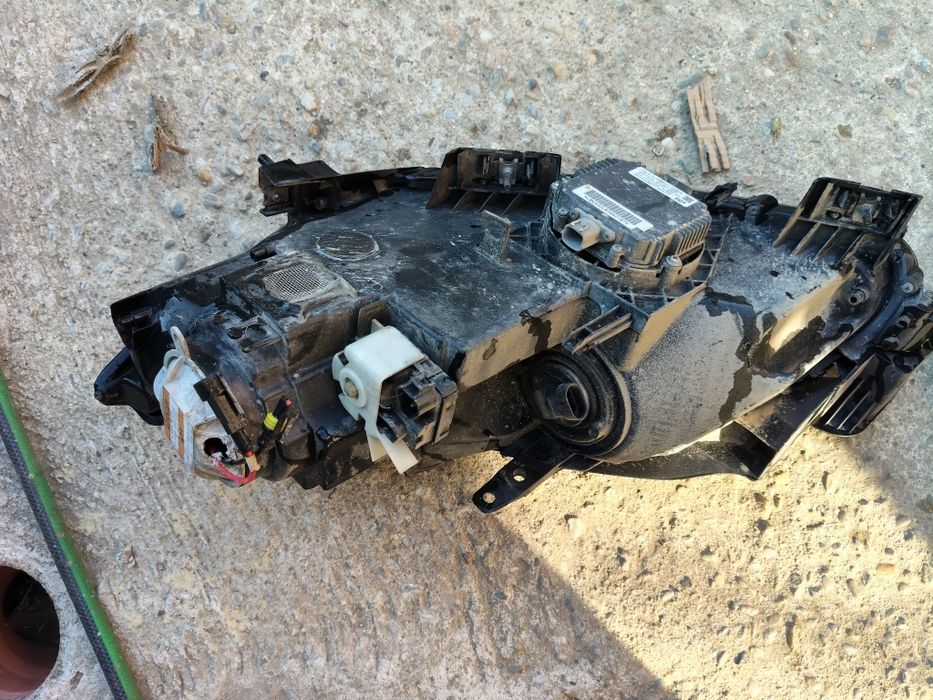 Far xenon Mazda cx 7 an 2008