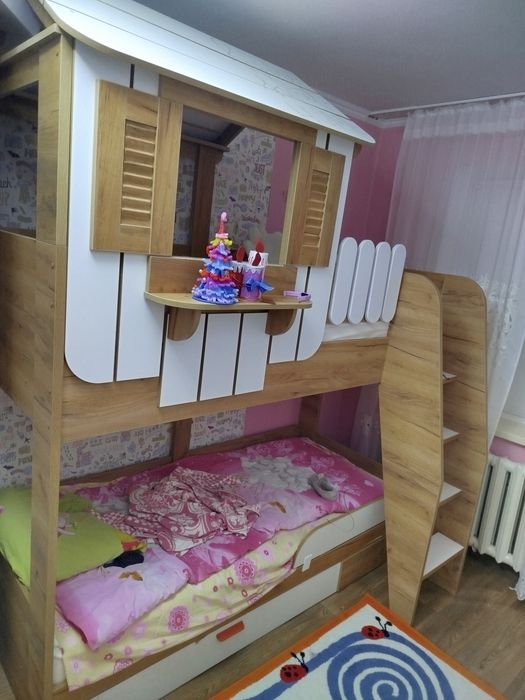 Двухярусная детская кровать