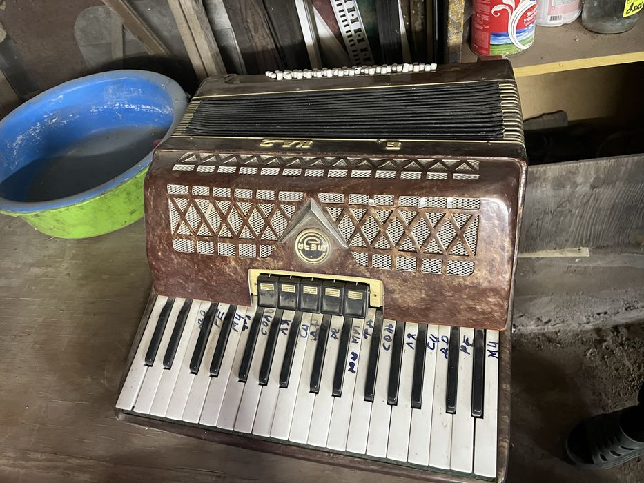 продам баян нужен мелкий ремонт