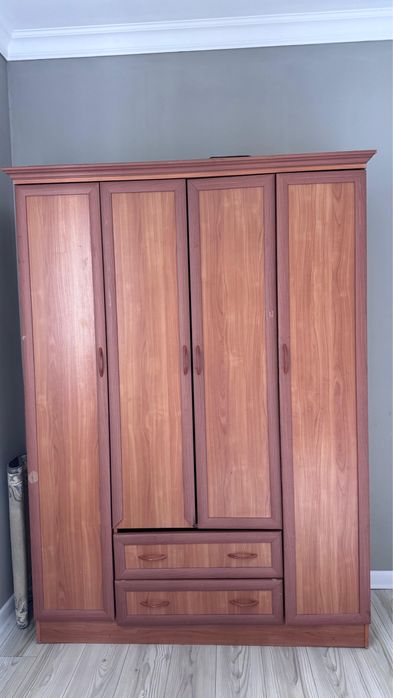 Шкаф распашной