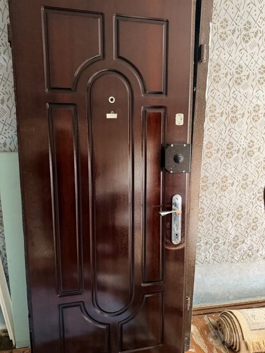 Продаётся Металлическая дверь б/у