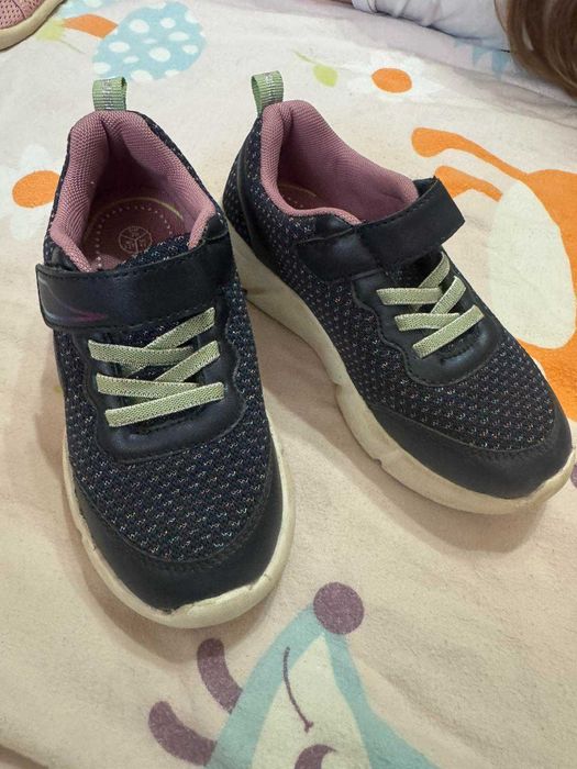 Маратонки, пантофи и чехли