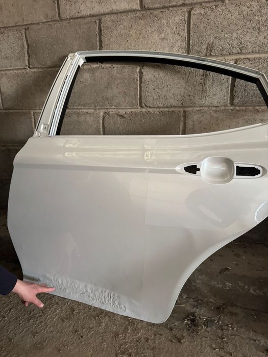 продам двери и крыло камри 80