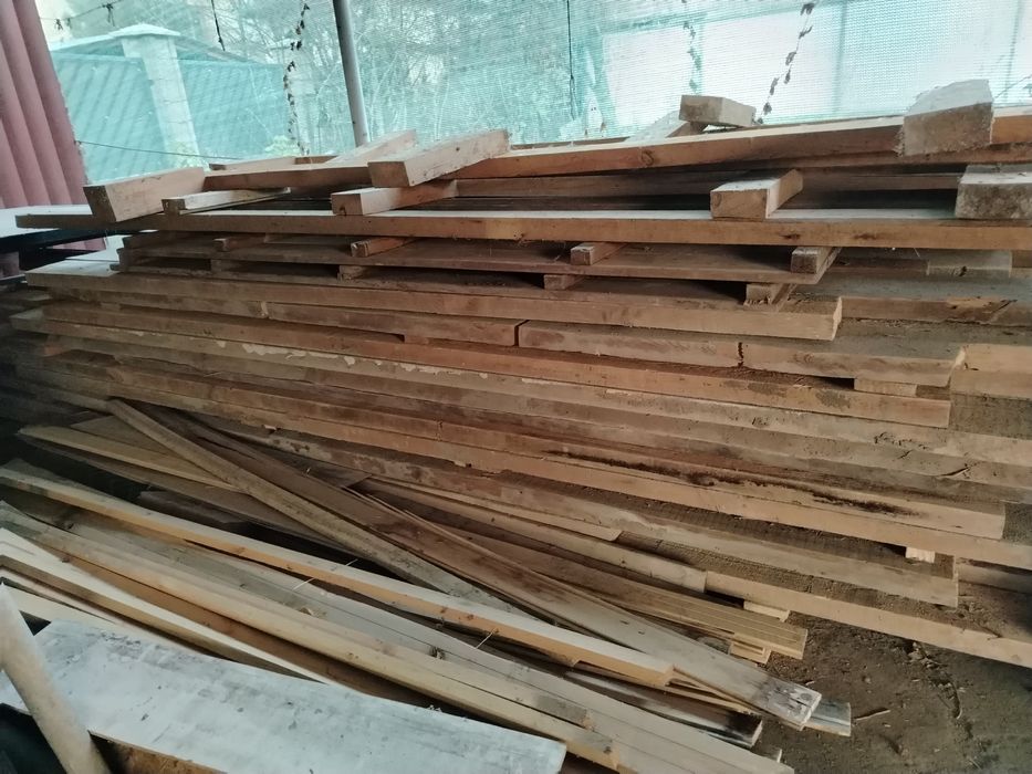 Продам доски б/у в хорошем состоянии.