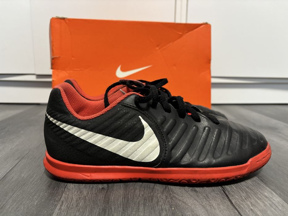 Ghete Fotbal Sală/Futsal NIKE TIEMPO IC - Negru/Roșu - Mărimea 38