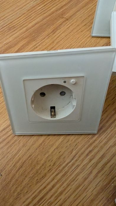 Смарт Контакти и Ключове (Стъклен панел/WiFi) – Tuya / Smart