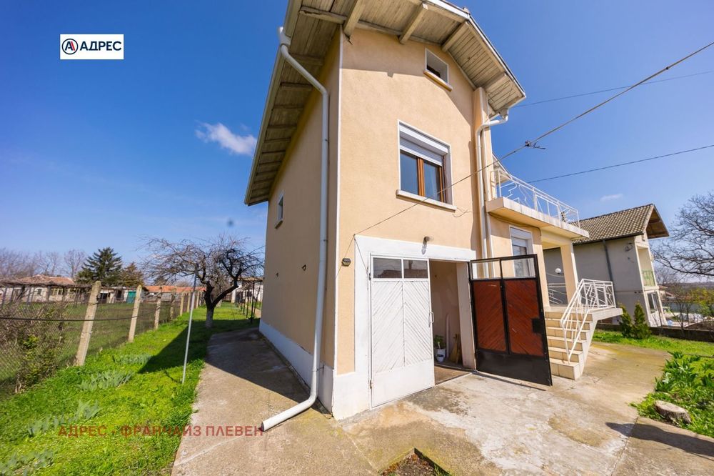 Продава се Къща в с. Коиловци, Област Плевен - 130 кв.м за 392 €/кв.м - Снимка #2