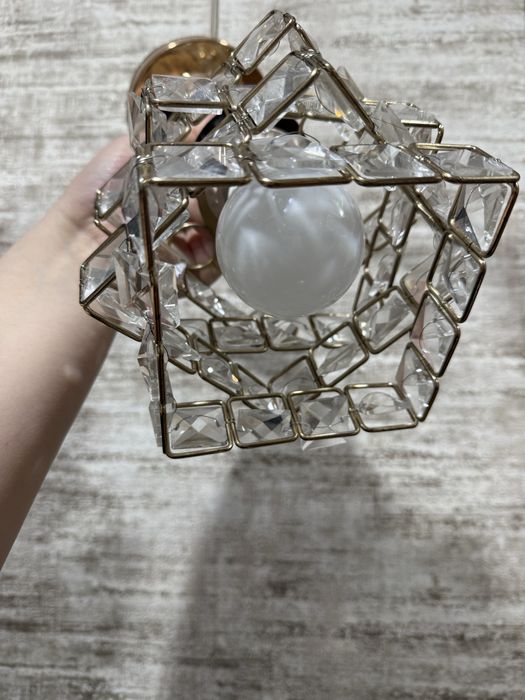 Продам люстры: в спальню, коридор туалет