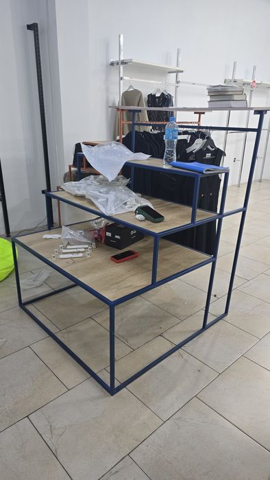 Продам вешалку для одежды