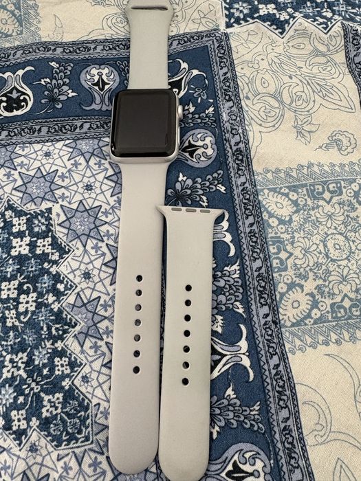 Продам Apple Watch series 3 42mm