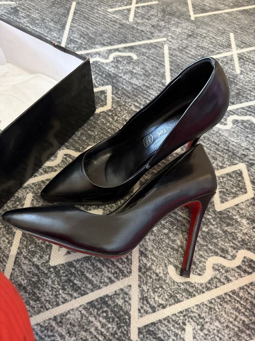 Отдам даром черные туфли