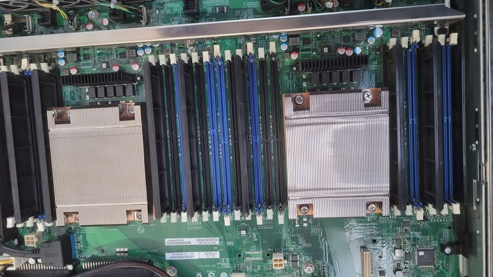 server intel cpu r 1000 64 gb ram 2 pci exp hard wd 4 x 8 tb tera