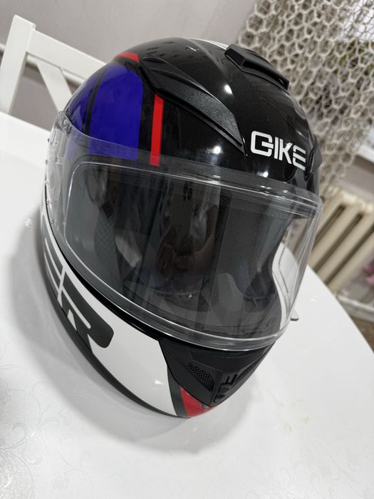 Мотоциклетный шлем продам