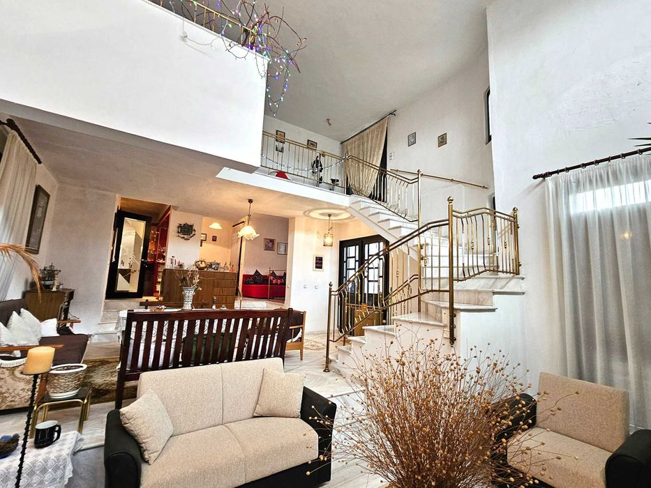 ПРОДАВА се самостоятелна къща 210кв.м. в центъра на DRAMA (код 8123)