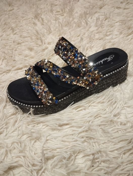 Обувь летняя,шлепки со стразами