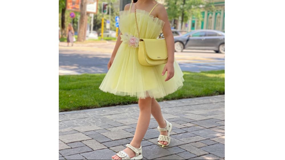 Нарядное платье на девочку 3-5 лет