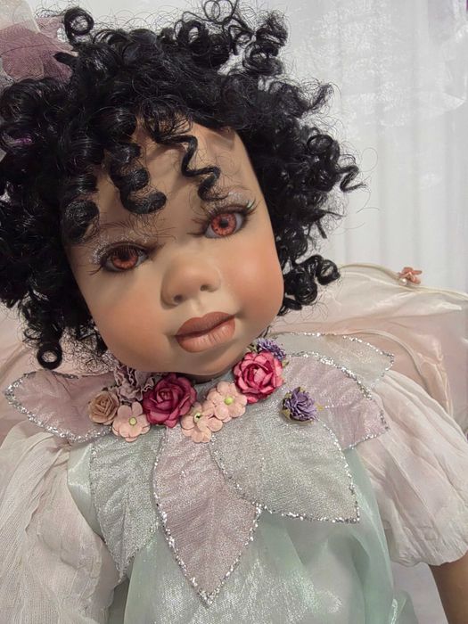 Păpușă de porțelan