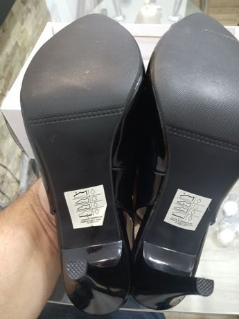 Sandale de lac nr. 39,toc 10 cm,din piele, negre, noi in cutie