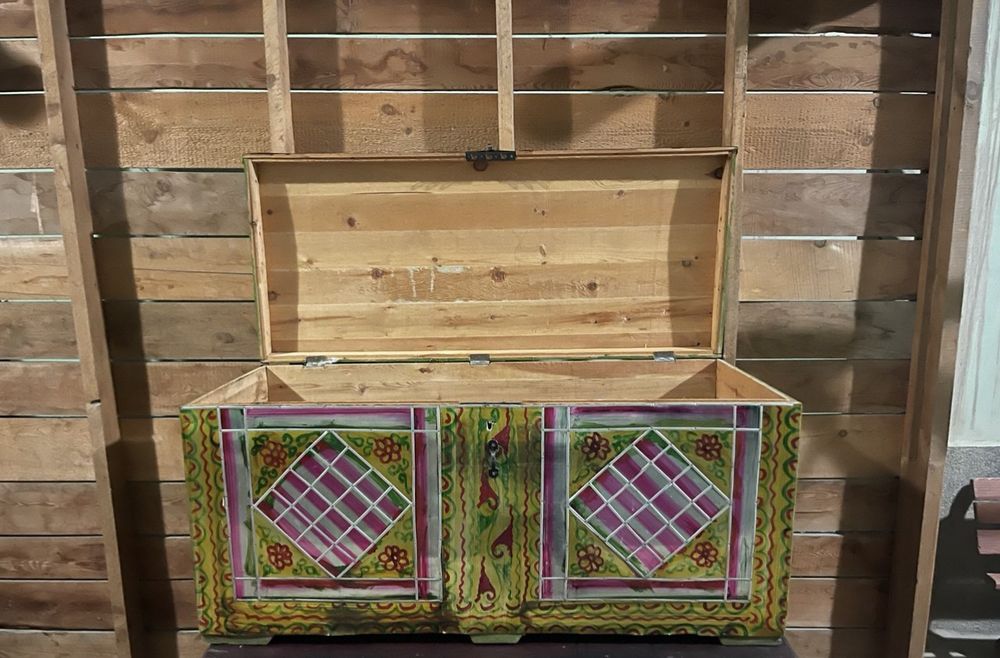 Сандиқлар сотилади.