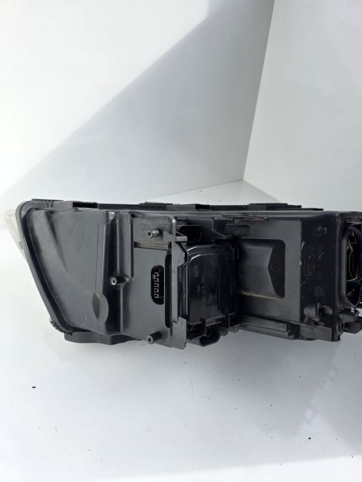 Ляв ксенонов фар Audi A8 D3 4E