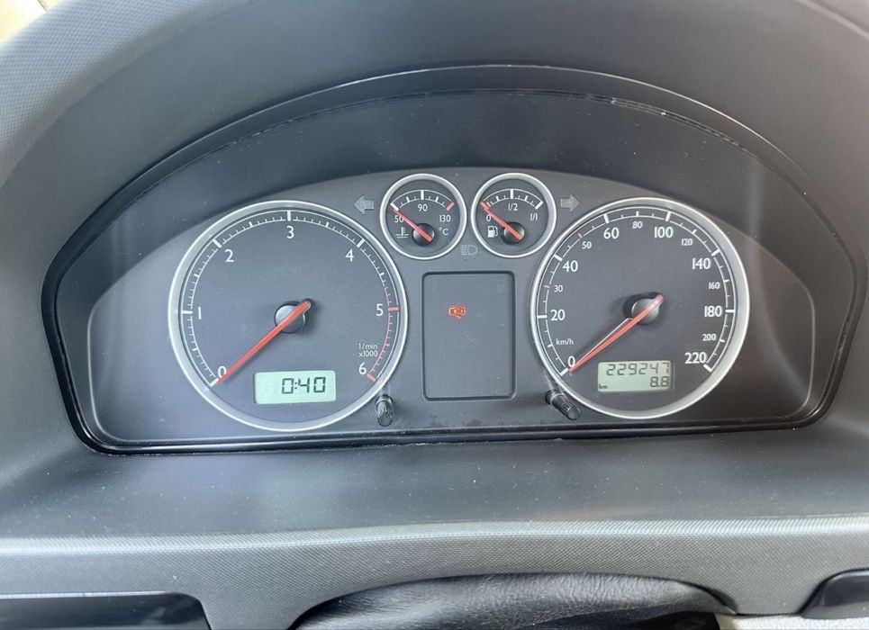 Vând volkswagen sharan