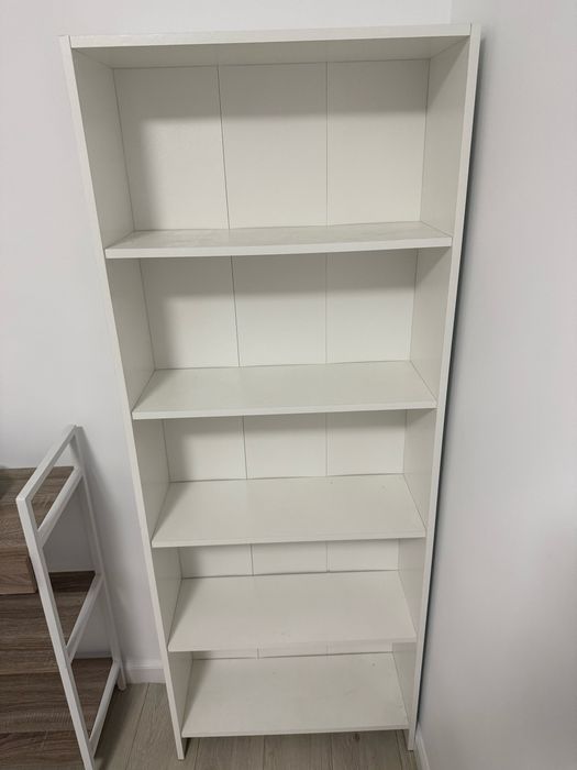 Bibliotecă / Etajeră albă JYSK HORSENS cu 5 rafturi – Stare foarte bună
