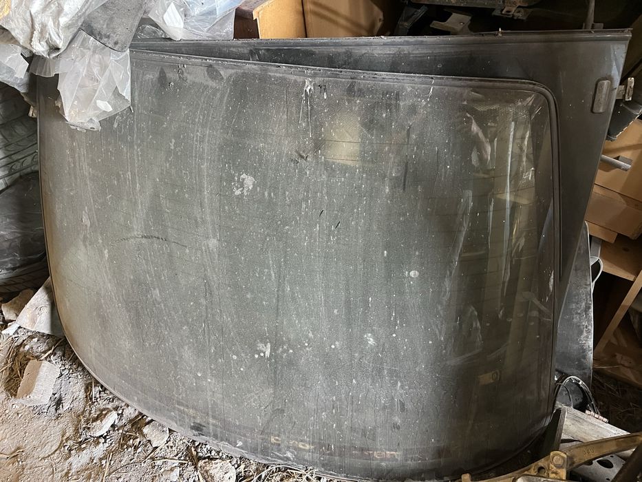 Продам заднее лобовое на ауди б4
