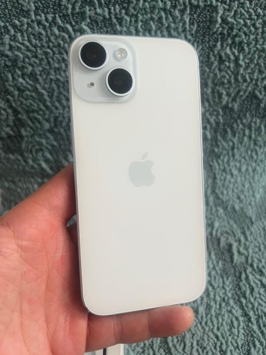 Продам Айфон 15 256 аккумулятор 89