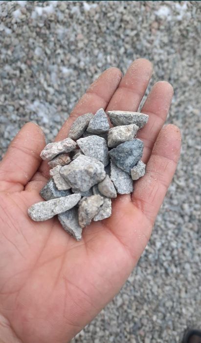 Щебень в мешках  отсев песок глина ,известь керамзит.  Соль техническа