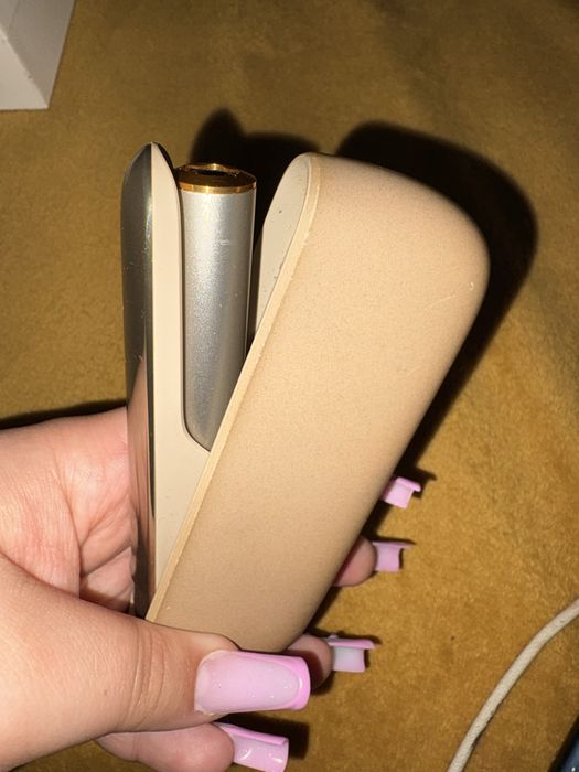 Iqos Iluma + cutia originală