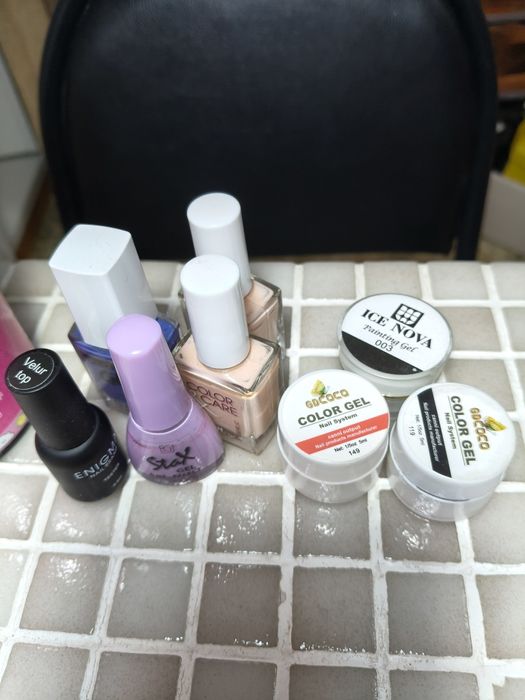 Продам лаки, базы и т.д