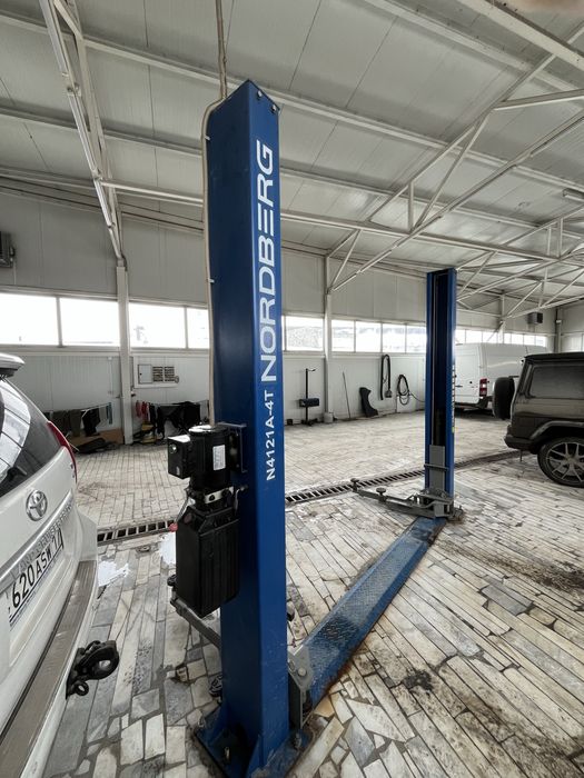 Подьемник для автосервиса